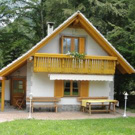 Holiday House Kaja, hotel in Mojstrana