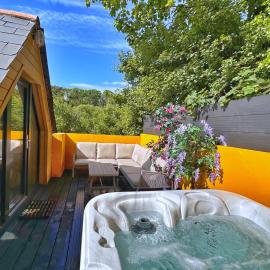 Chy Glynn. Luxury lodge with hot tub and views., hotel in St. Agnes