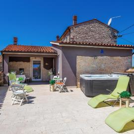 4 Bedroom Lovely Home In Hrboki, hotel en Hrboki