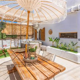 Idalia Stylish Apartment with Hot Tub
