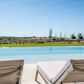 Beachfront Garden & SPA - indoor and outdoor pool, hotel in Armação de Pêra