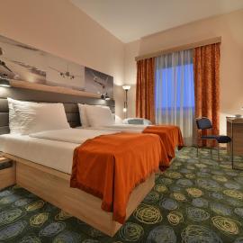Ramada Airport Hotel Prague, hotel a Praga