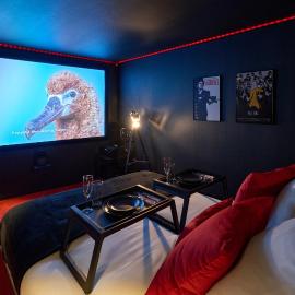 Le Oscar Cinéma Room privée hyper centre Nevers, hotel in Nevers