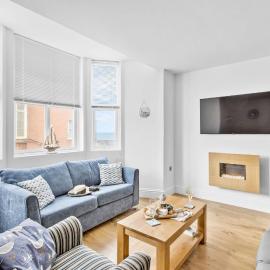 4 At The Beach - Sea view, Pets welcome, Parking