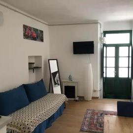 Monolocale a Lesa - monolocale indipendente con divano letto e angolo cottura、レーザのホテル