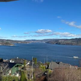 180 degrees seaview luxury house, hotel en Knarrvika