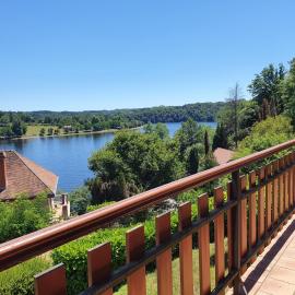 Les mimosas du Lac Vue panoramique sur le lac