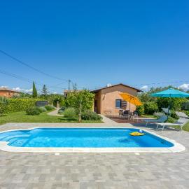 Casa Luka Vareski