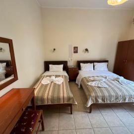 Kapolos city hotel, hotell i Loutra Aidhipsou