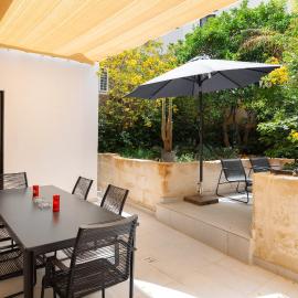 Large Home with Private Garden、マルサスカーラのホテル