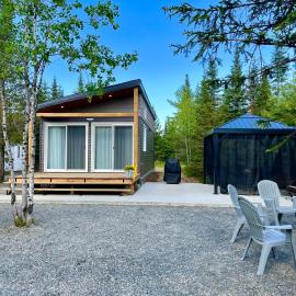Chalet La P'tite Paix, хотел в Сен-Алексис-де-Мон