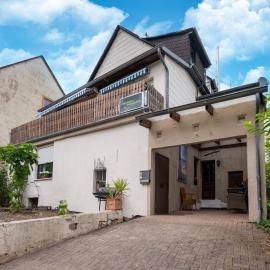 Serene Stay by the Moselle, hotel a Nehren