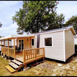 Mobil home dans Camping 4 étoiles、ポン・タヴェンのホテル