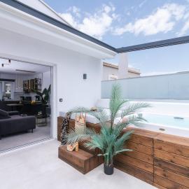 Iceberg Suite with Jacuzzi