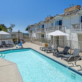 Pelican Inn & Suites, hotel en Cambria