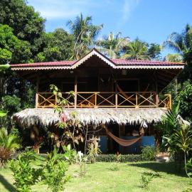 Punta Uva Puerto Viejo Beach Front House with Swimming Pool, hotelli kohteessa Punta Uva