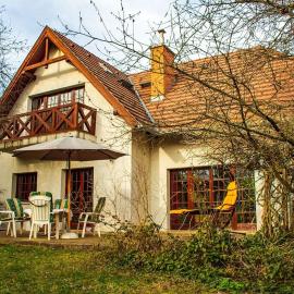 Pine Grove Villa, hotel em Gödöllő