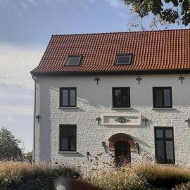 B&B Eikenlaan 12, khách sạn ở Genk