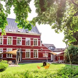De Pastorie Alsemberg B&B、Beerselのホテル