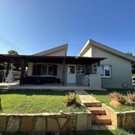 Family Villa with Large Garden: Pissouri şehrinde bir otel