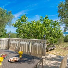 Holiday Home Tea by Interhome, hotel in Neviđane