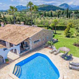 Villa Bayhouse by Sunvillas Mallorca, viešbutis mieste Poljensa