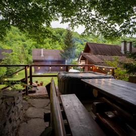 Fruzsina vendégház, hotel v destinácii Lueta