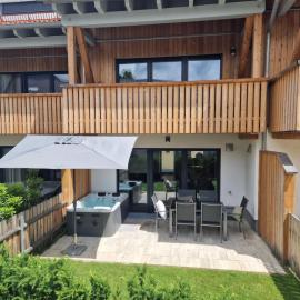 Ferienhaus Berger mit eigenen Whirlpool im Garten, hotel di Garmisch-Partenkirchen