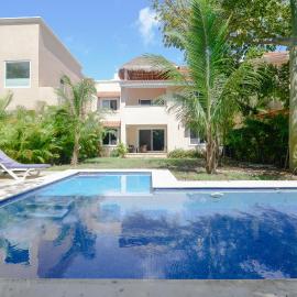 Villas Picalu Lodge, viešbutis mieste Puerto Aventuras