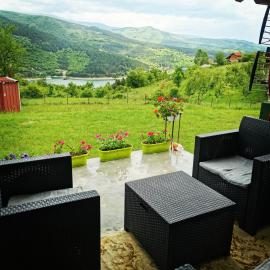 Vila Jotic, Zavojsko jezero, hotel a Pirot