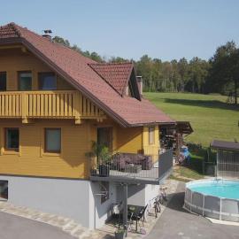 Snoopy House, hotelli kohteessa Žužemberk