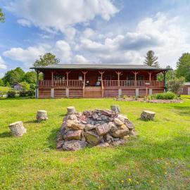 4 Mi to Grandfather Mtn! Family-Friendly Cabin, khách sạn ở Newland