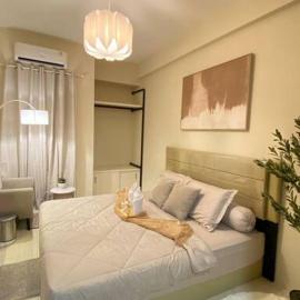 Apartemen Bale Hinggil VVIP Studio, hotel a Surabaya