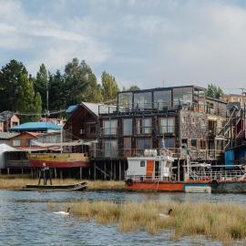 Palafito 1326 Hotel Boutique Chiloé، فندق في كاسترو