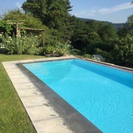 Casetta in giardino con piscina, hotel em Luino