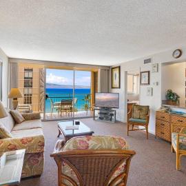 Royal Kahana 815- Surrounding Island & Ocean View Paradise Condo, Hotel in Kahana