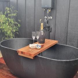 Bach22 Rustic Romantic getaway, Hotel in Te Puna