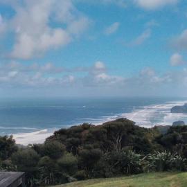 Ahu, hotel di Piha