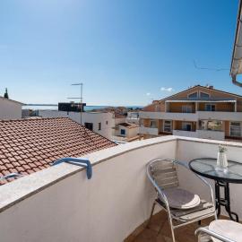 Gorgeous Apartment In Vrsi With Wifi