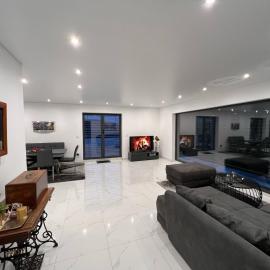 Penthouse M1, מלון בנוינקירכן
