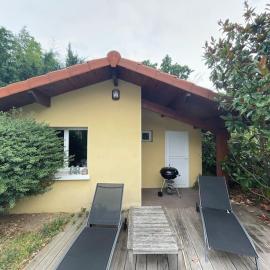 La petite maison chez jp Eurexpo-LDLC arena-Stade OL، فندق في شاسيو