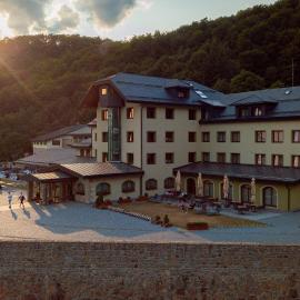 Wellness Hotel Jason, hotel en Vršatské Podhradie