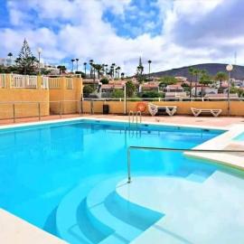 Nice Apartment with Swimmingpool, Wifi and Free Parking in Arguineguin, Hotel in Arguineguín