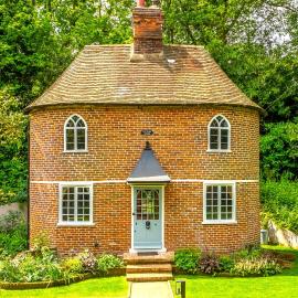 A fairy-tale luxurious cottage - The Tea Caddy