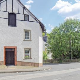 Cozy Apartment In Gerolstein-Müllenborn
