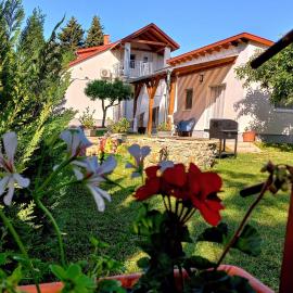 Orsolya Vendégház Balatonudvari, hotel di Balatonudvari