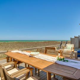 Stunning Ocean View! Beachfront Nantucket Retreat, hotel em Nantucket
