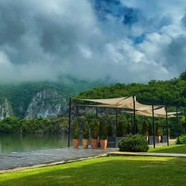 Pensiunea SEPTEMBRIE, hotel din Eşelniţa