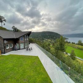 Lakes and mountain, we got both!, hotel di Moi