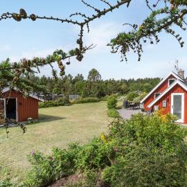 4 Bedroom Amazing Home In Glesborg, ξενοδοχείο σε Glesborg